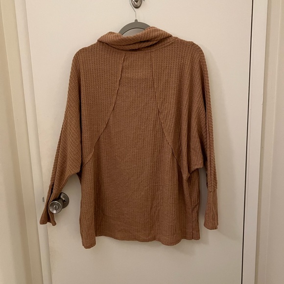 Lularoe Kristen Sweater - Picture 2 of 3
